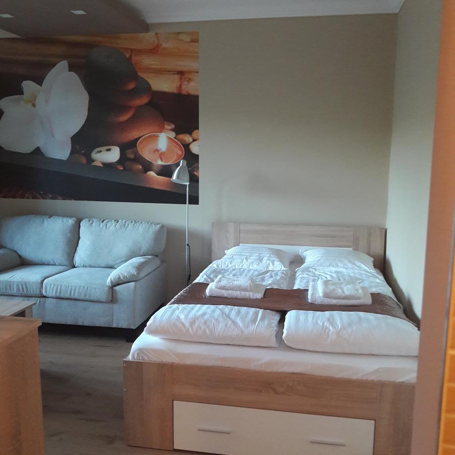 Studio 18 Apartman Казинцбарцика Екстериор снимка