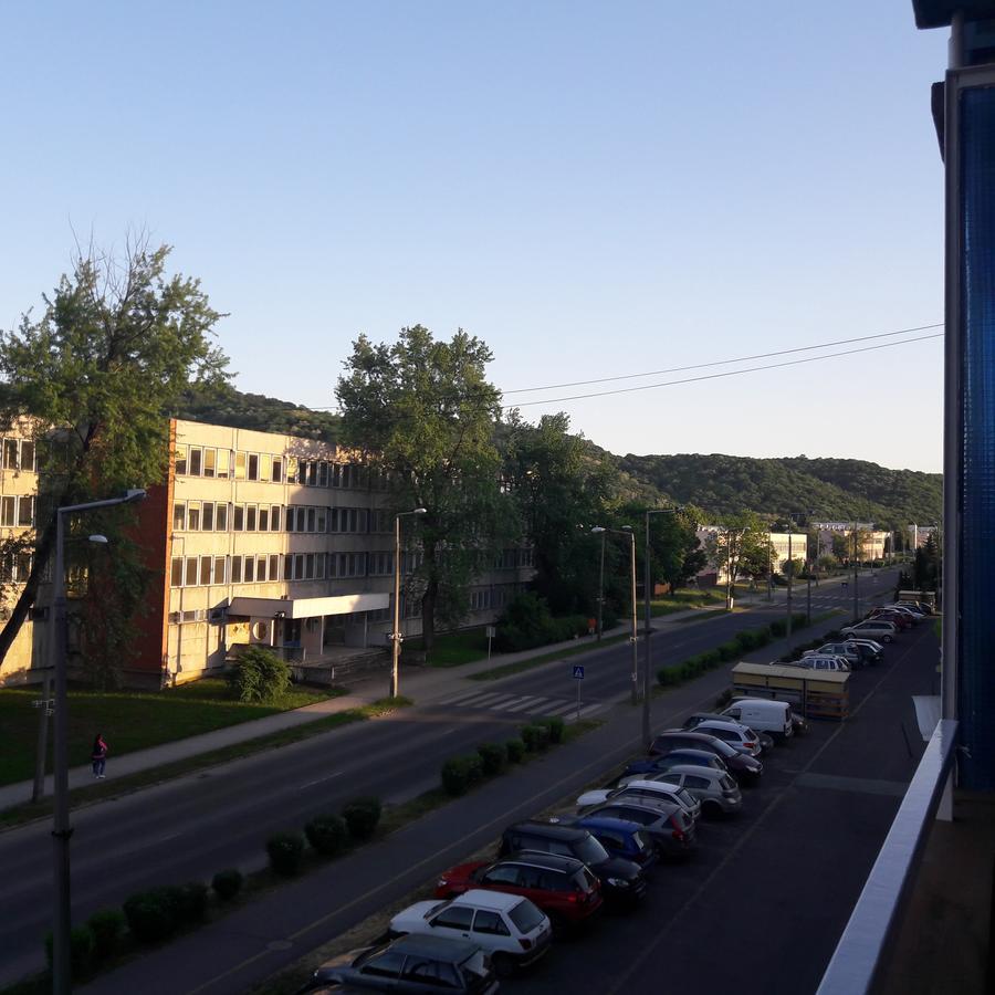 Studio 18 Apartman Казинцбарцика Екстериор снимка
