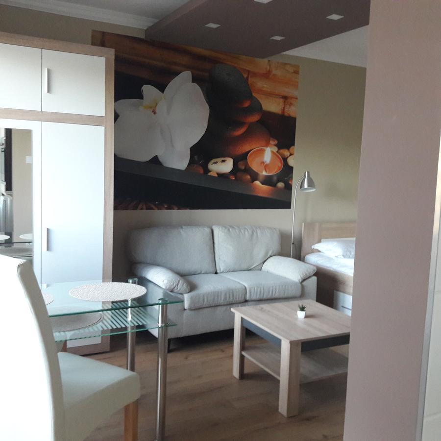 Studio 18 Apartman Казинцбарцика Екстериор снимка